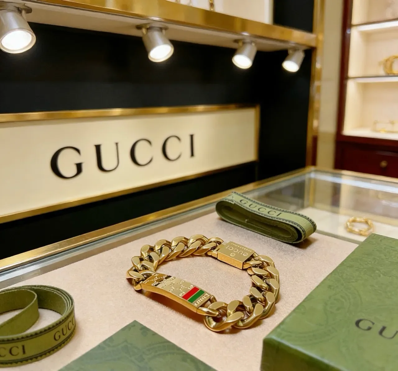 Gucci Ophidia سلسلة كرب سميكة ذهبية حمراء منحوتة لوحة G متشابكة سوار 9