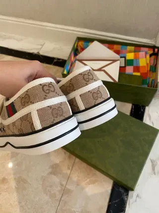 Gucci Screener بيجي GG مونोغرام كانفاس حزام فيلكرو حذاء أسلوب الحياة 2
