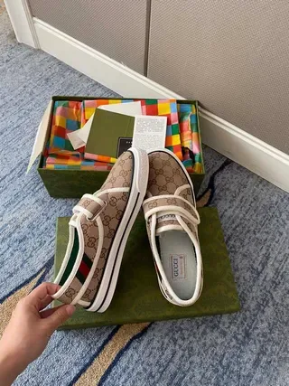 Gucci Screener بيجي GG مونोغرام كانفاس حزام فيلكرو حذاء أسلوب الحياة 4