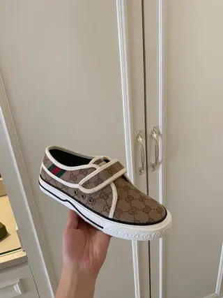 Gucci Screener بيجي GG مونोغرام كانفاس حزام فيلكرو حذاء أسلوب الحياة 5