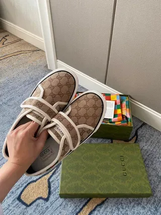 Gucci Screener بيجي GG مونोغرام كانفاس حزام فيلكرو حذاء أسلوب الحياة 9