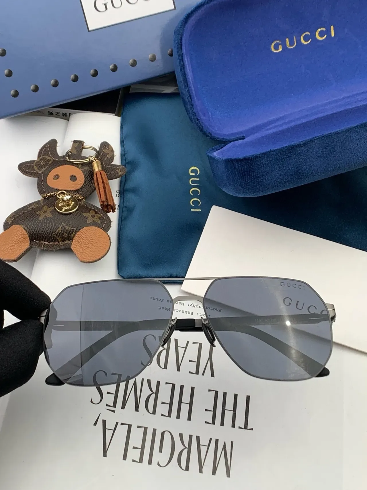 Gucci Screener نظارات شمسية سوداء معدنية مستطيلة الشكل درع 4