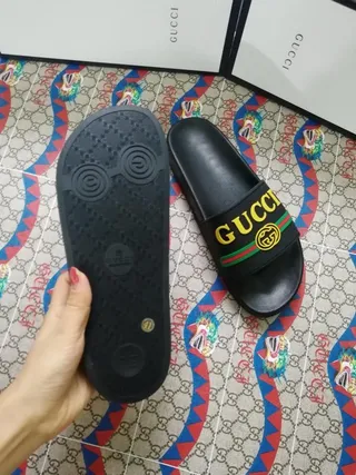 Gucci Screener Noir Jaune Rouge Vert Chaussons slides web 2