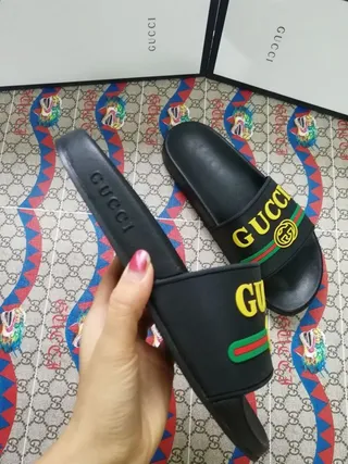 Gucci Screener Noir Jaune Rouge Vert Chaussons slides web 4