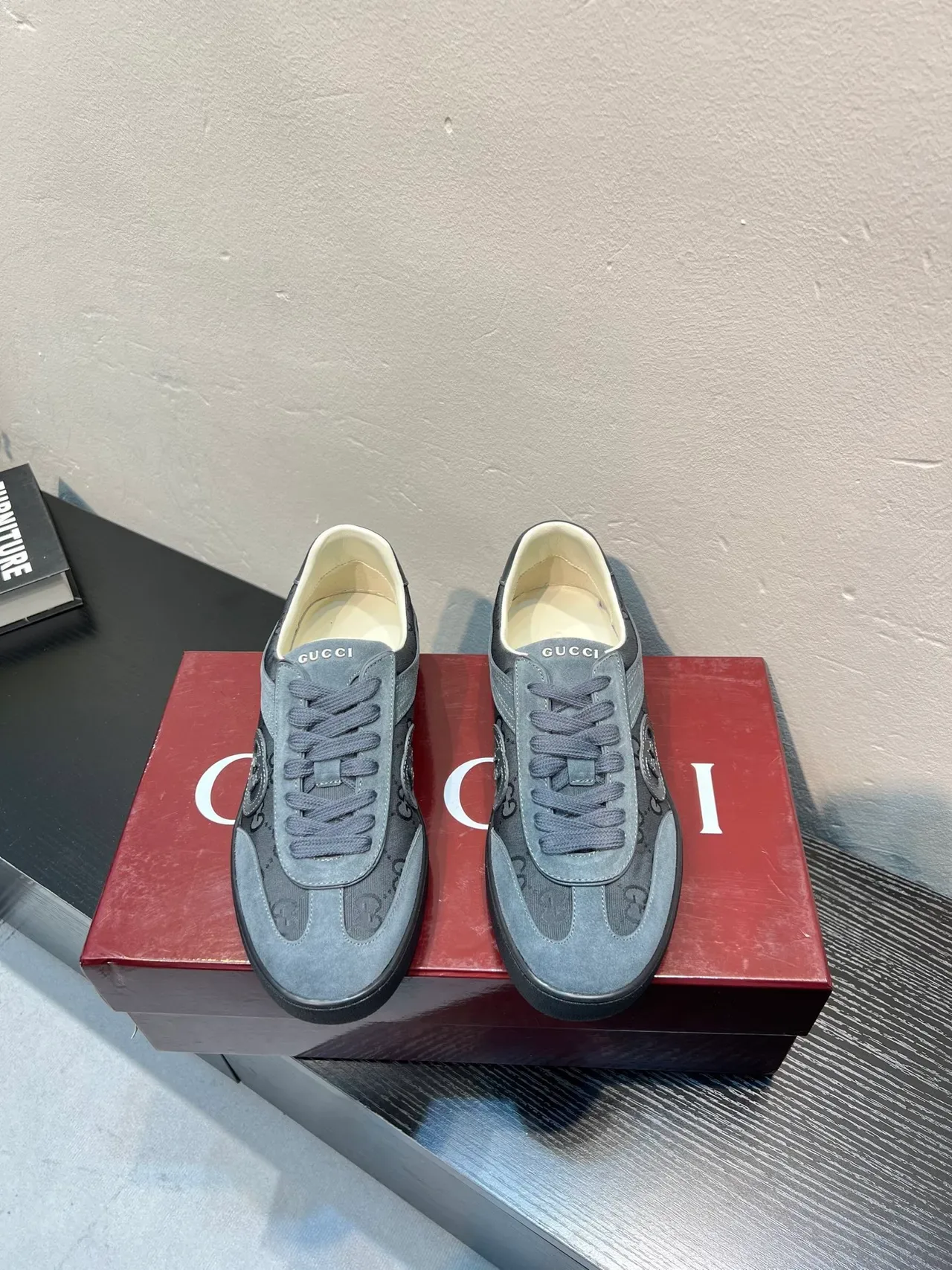 Gucci Screener رمادي فحمي جلد ناعم و Monogram Canvas حذاء أسلوب حياة 2