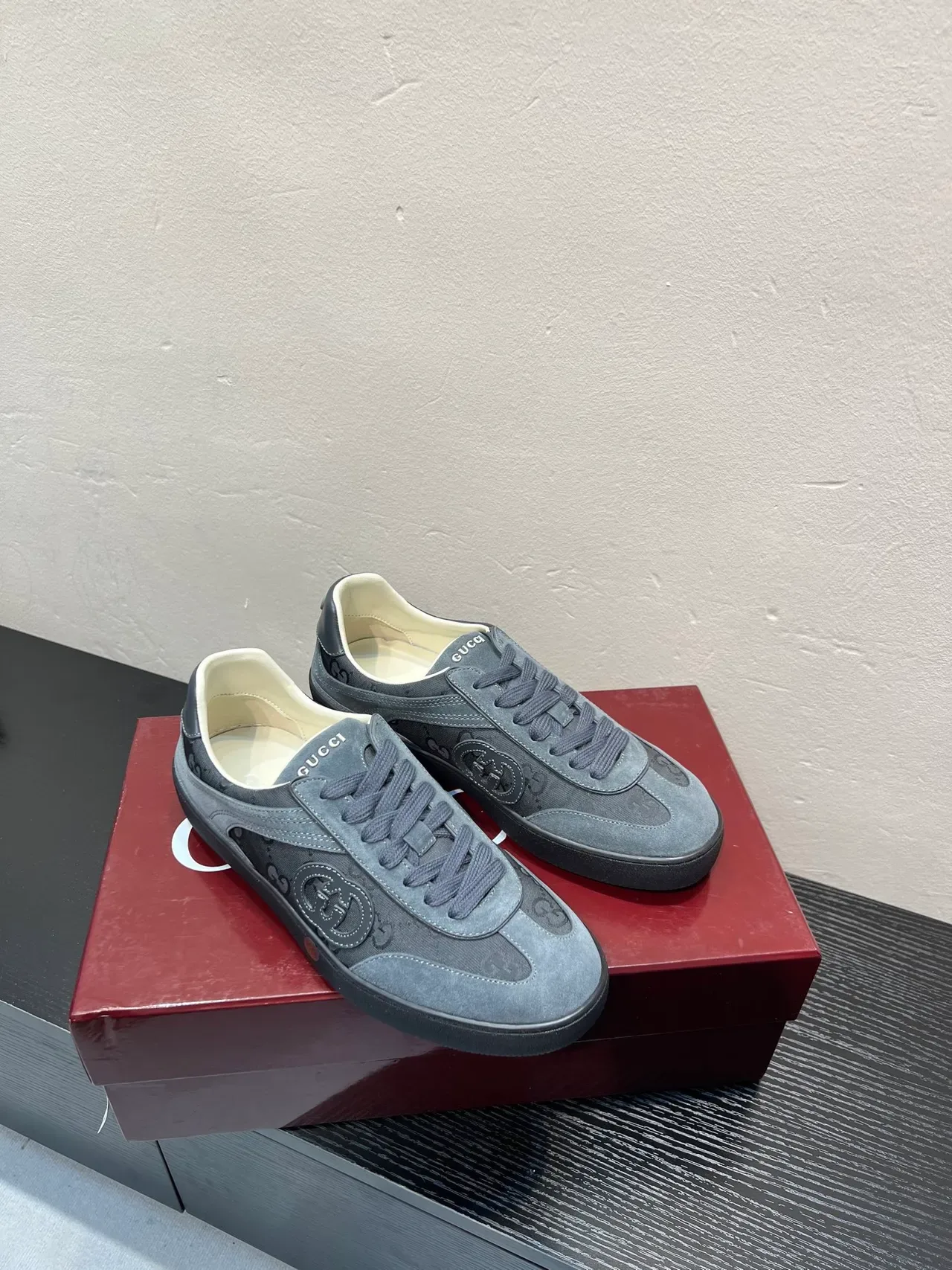 Gucci Screener رمادي فحمي جلد ناعم و Monogram Canvas حذاء أسلوب حياة 5