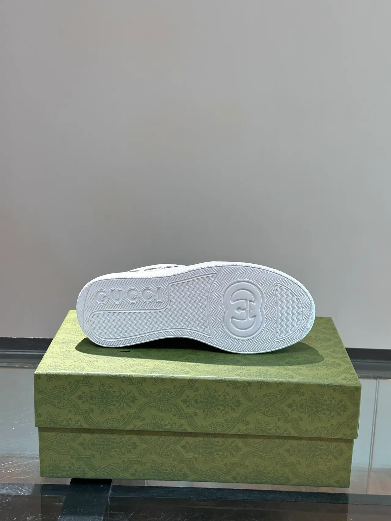 Gucci Screener Tênis Lifestyle de Couro Branco com Listra Web 2