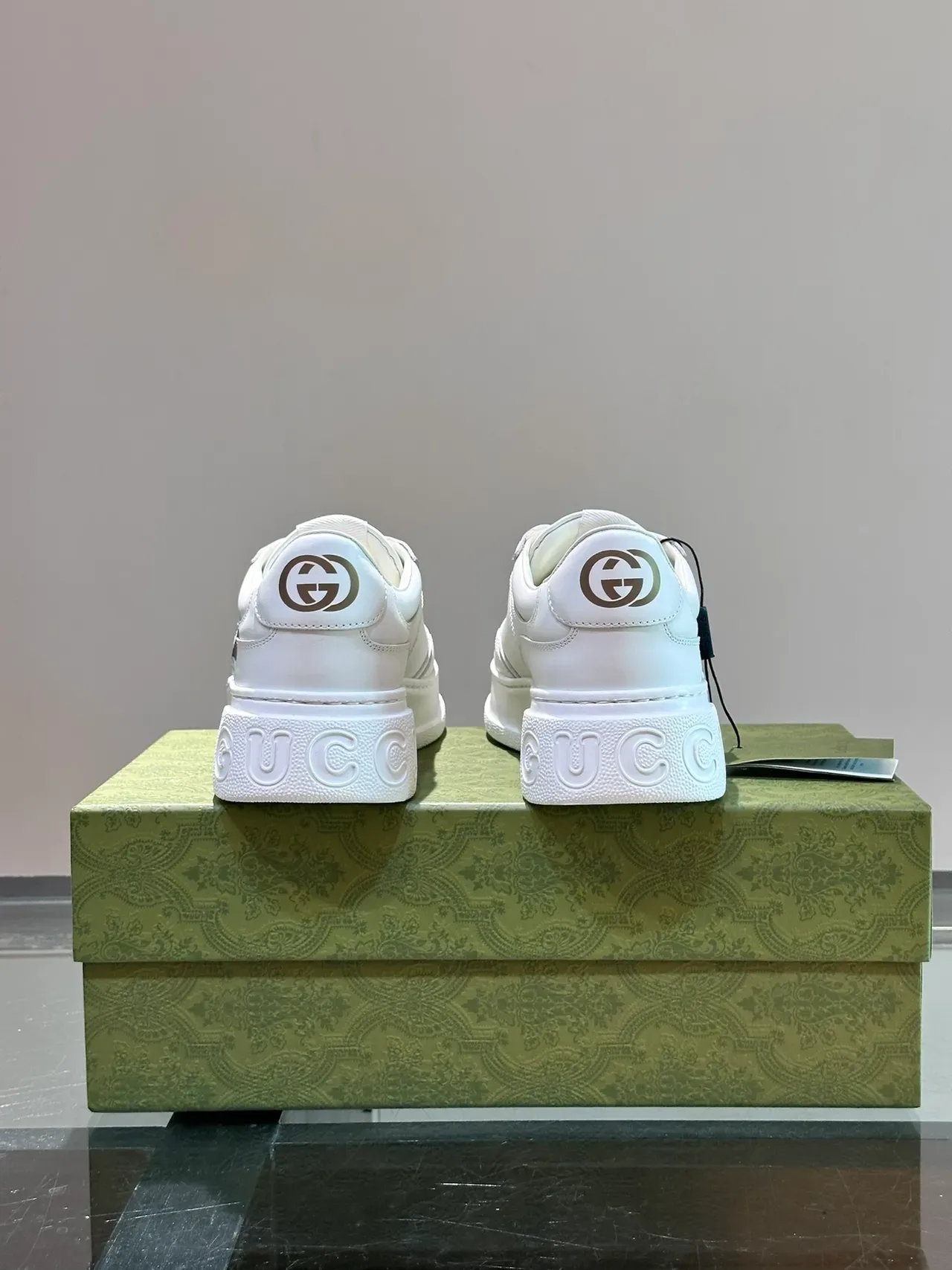 Gucci Screener Tênis Lifestyle de Couro Branco com Listra Web 4