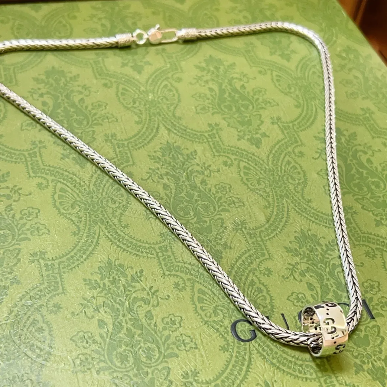 Gucci 银色编织小麦链 精美镂空吊坠 项链 9