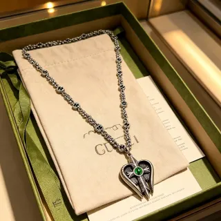 Gucci রৌপ্য সবুজ চেইন ডানাযুক্ত হৃদয় পেন্ড্যান্ট মালা
