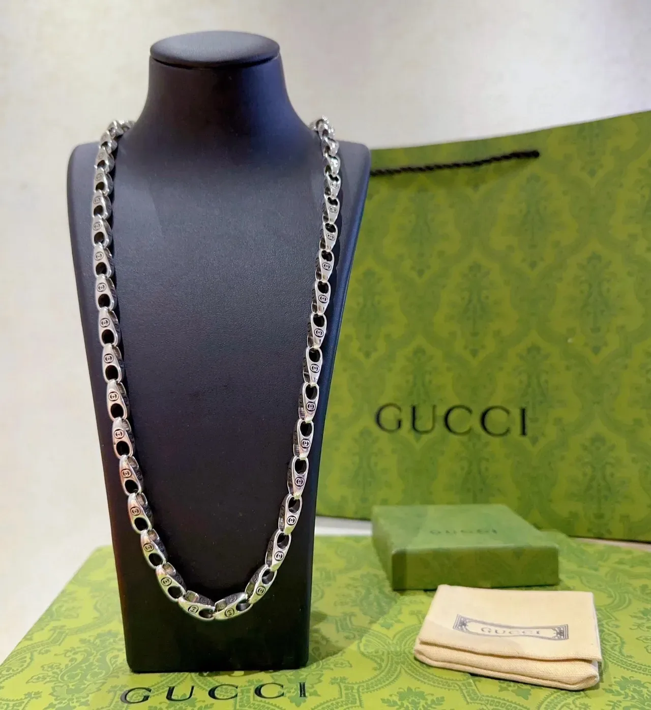 Gucci Silver Interlocking Oval Links Embossed GG Monogram Necklace 9
