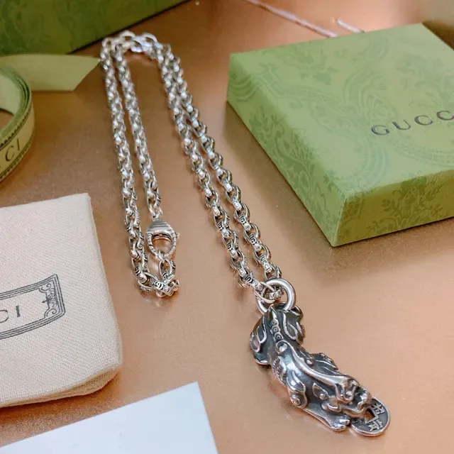 Gucci Collier avec Pendentif de Bête Mythique Ton Argent 3