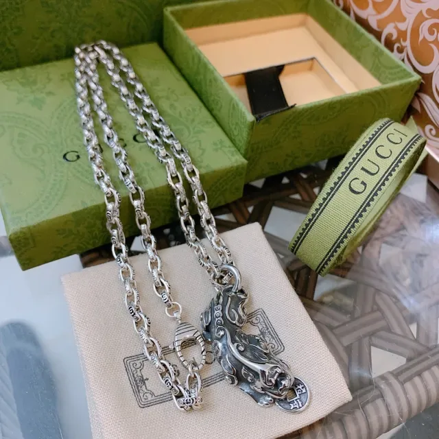Gucci Collier avec Pendentif de Bête Mythique Ton Argent 8