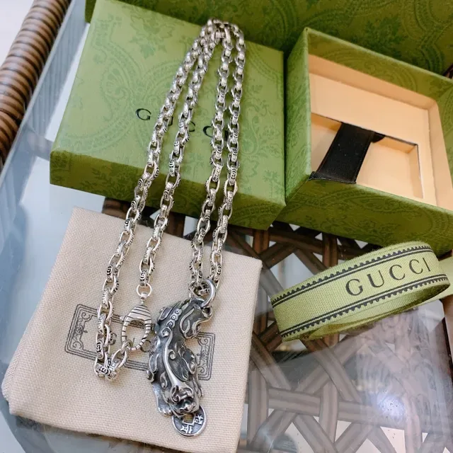 Gucci Collier avec Pendentif de Bête Mythique Ton Argent 9
