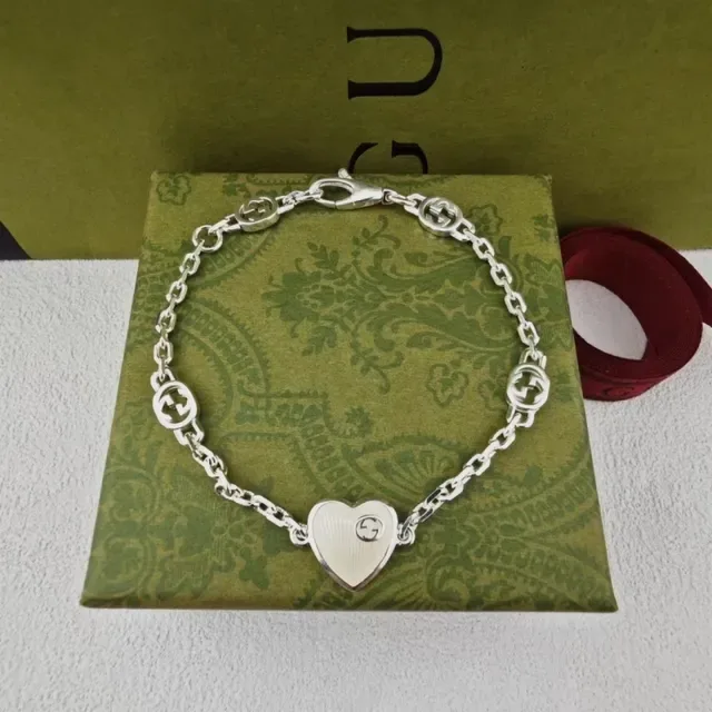 Gucci Silver White Chain-Link Heart Charms Bracelet 4