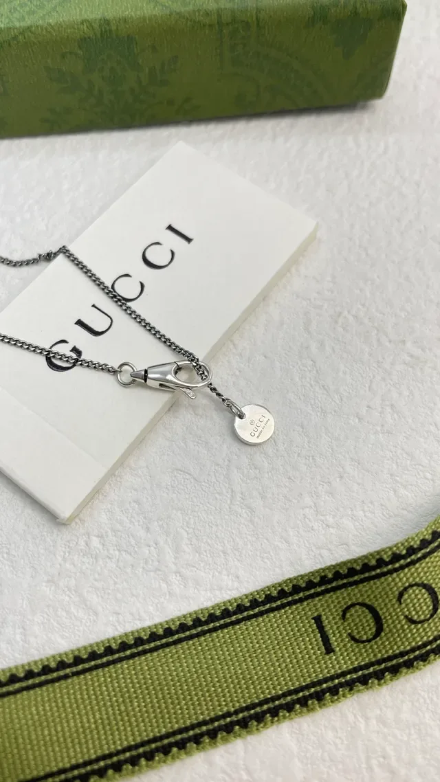 Gucci Strawberry Enamel Pendant Necklace 4