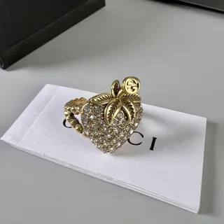 Gucci स्ट्रॉबेरी रिंग सोना चाँदी पावे क्रिस्टल रिंग