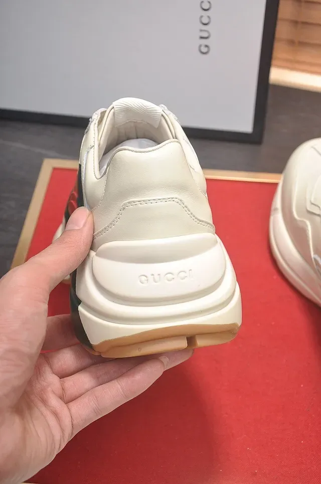 Gucci Tennis 1977 أحذية رياضية أوف وايت أسود أحمر ويب سترايب 2