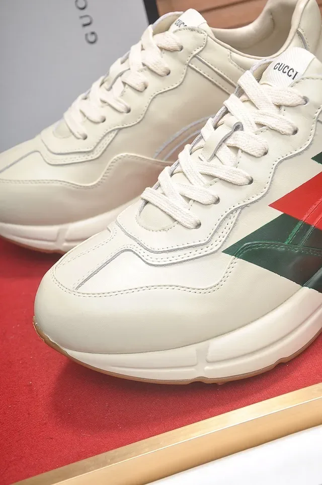 Gucci Tennis 1977 أحذية رياضية أوف وايت أسود أحمر ويب سترايب 4