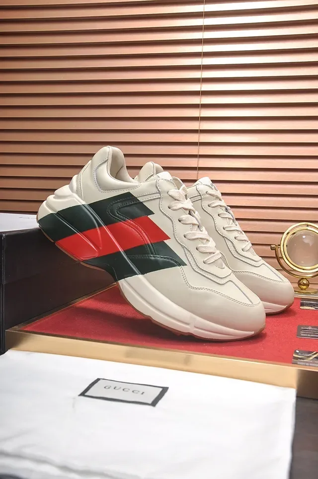 Gucci Tennis 1977 أحذية رياضية أوف وايت أسود أحمر ويب سترايب 8