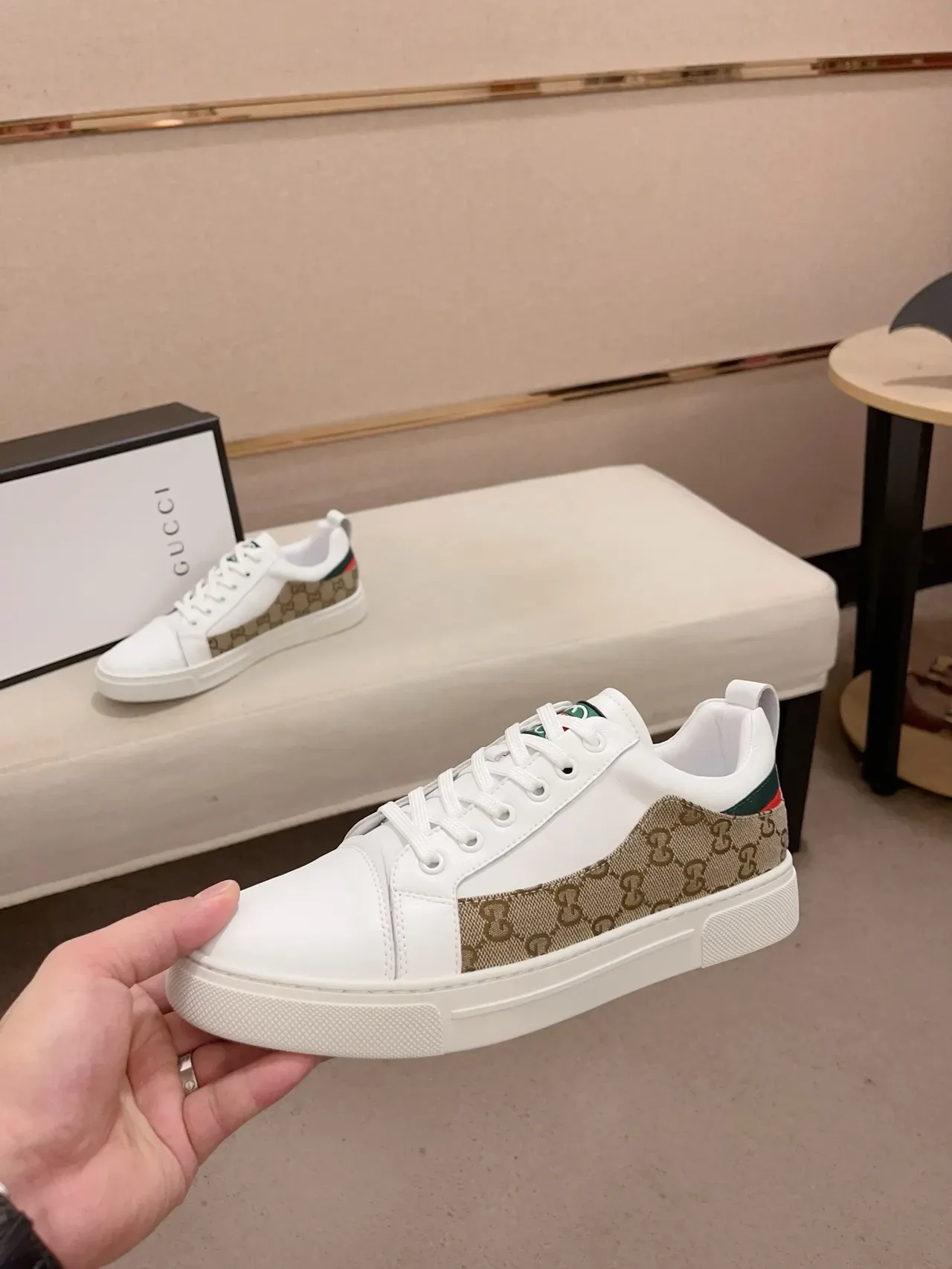 Gucci Tennis 1977 branco bege verde vermelho tênis lifestyle 3