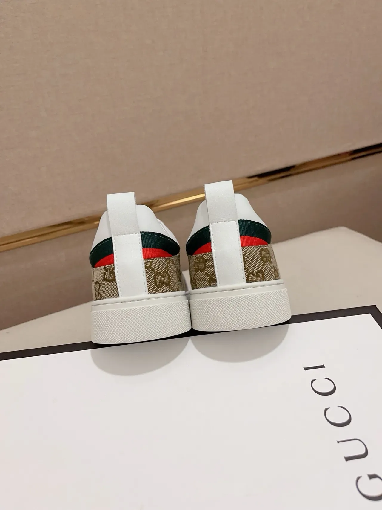 Gucci Tennis 1977 branco bege verde vermelho tênis lifestyle 8