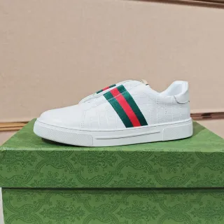 Gucci Tennis 1977 Zapatillas lifestyle blancas con textura Croc-Embossed y rayas Web