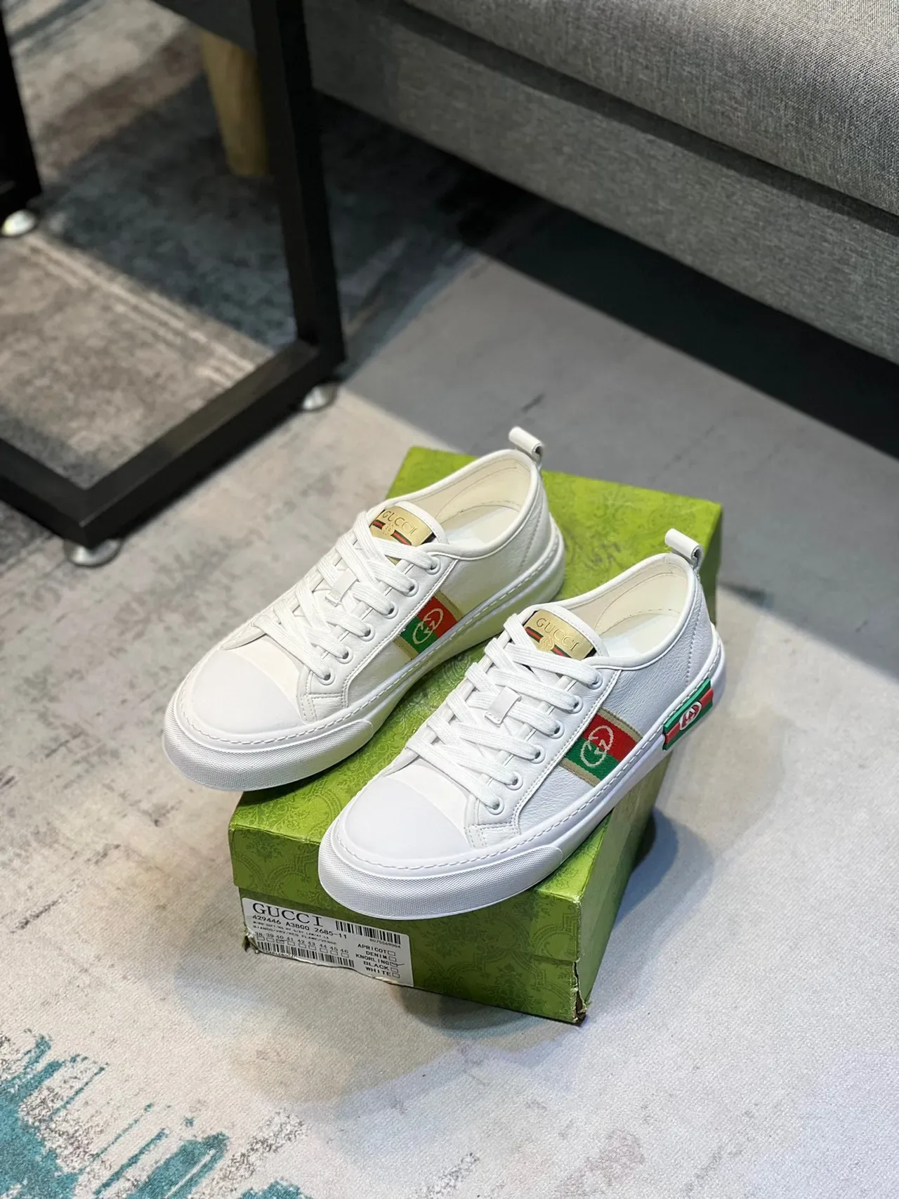 حذاء سبورت Gucci أبيض وأخضر جلد علوي ويب سترايب بانيل جانبي لايف ستايل 7