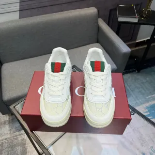 Gucci Chaussures Lifestyle Blanches Vertes Monogrammées Tige en Maille Bande Web Tab de Talon