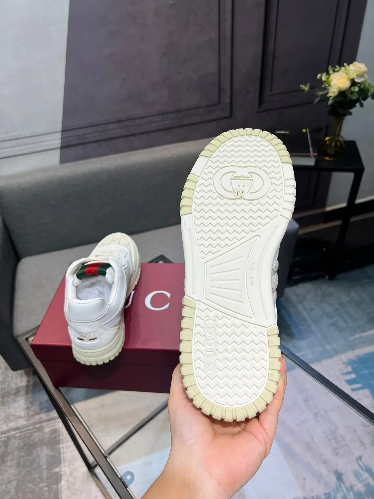 Gucci أحذية رياضية للأسلوب الحياة باللون الأبيض والأخضر المطبوع بشعار الشبكة العلوية شريط الويب وتب الكعب 4
