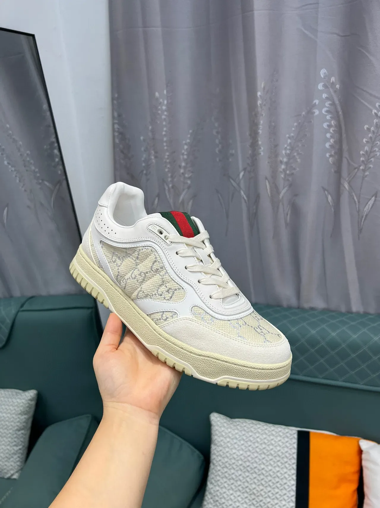 Gucci أحذية رياضية للأسلوب الحياة باللون الأبيض والأخضر المطبوع بشعار الشبكة العلوية شريط الويب وتب الكعب 6