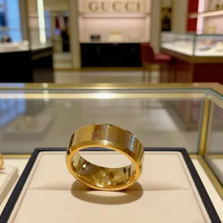 Gucci 宽边抛光金戒指