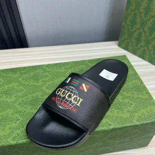 Gucci 全球图形肩带黑色拖鞋