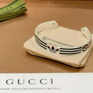 Gucci x Adidas شعار شريط سوار الكف