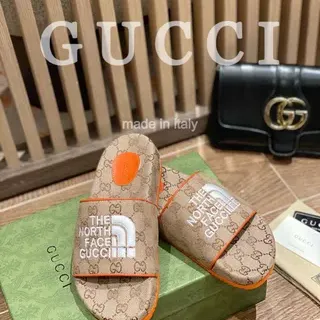Gucci x The North Face GG Monogram Zapatillas con borde naranja