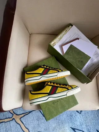 Gucci Tênis Lifestyle com Listras de Web Amarelas 4