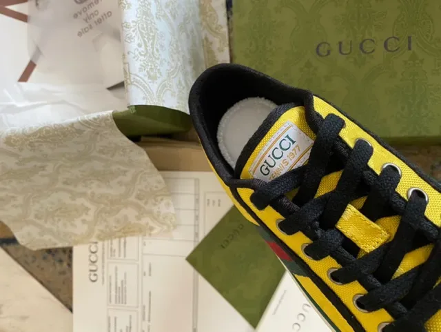 Gucci Tênis Lifestyle com Listras de Web Amarelas 6