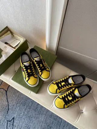 Gucci Tênis Lifestyle com Listras de Web Amarelas 9