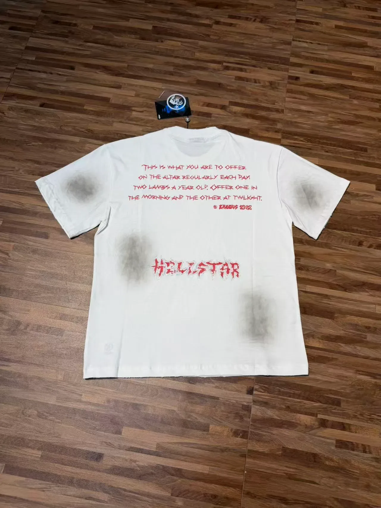 تيشيرت أبيض Hellstar Double Lamb Halo بطباعة جرافيك 3