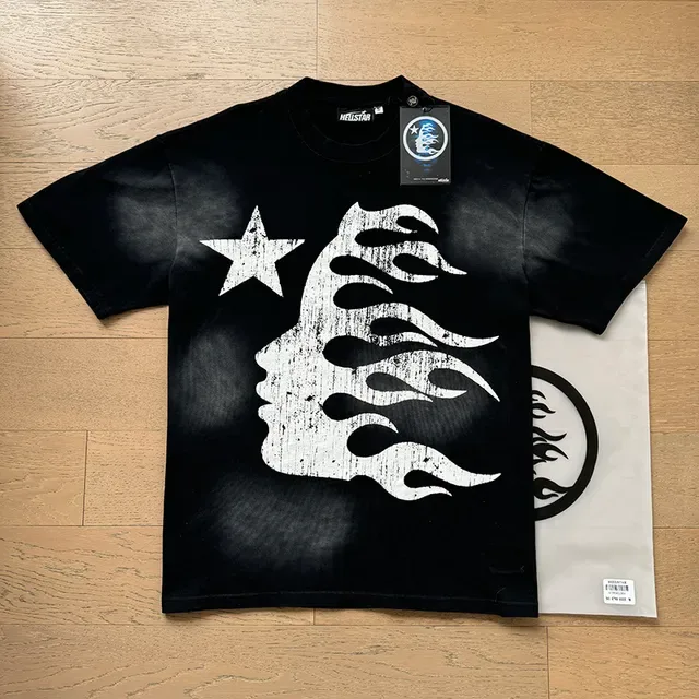 Camiseta oversized Hellstar estampado distressed perfil de llama 9