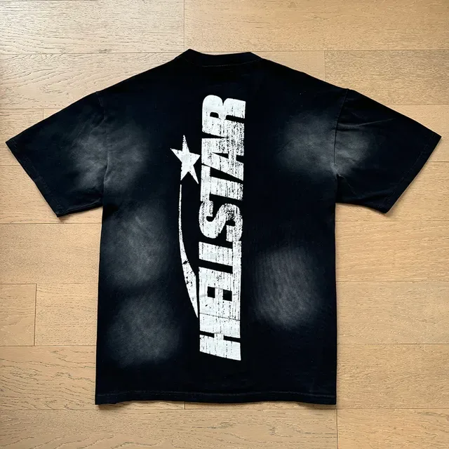 Camiseta oversized Hellstar estampado distressed perfil de llama 10