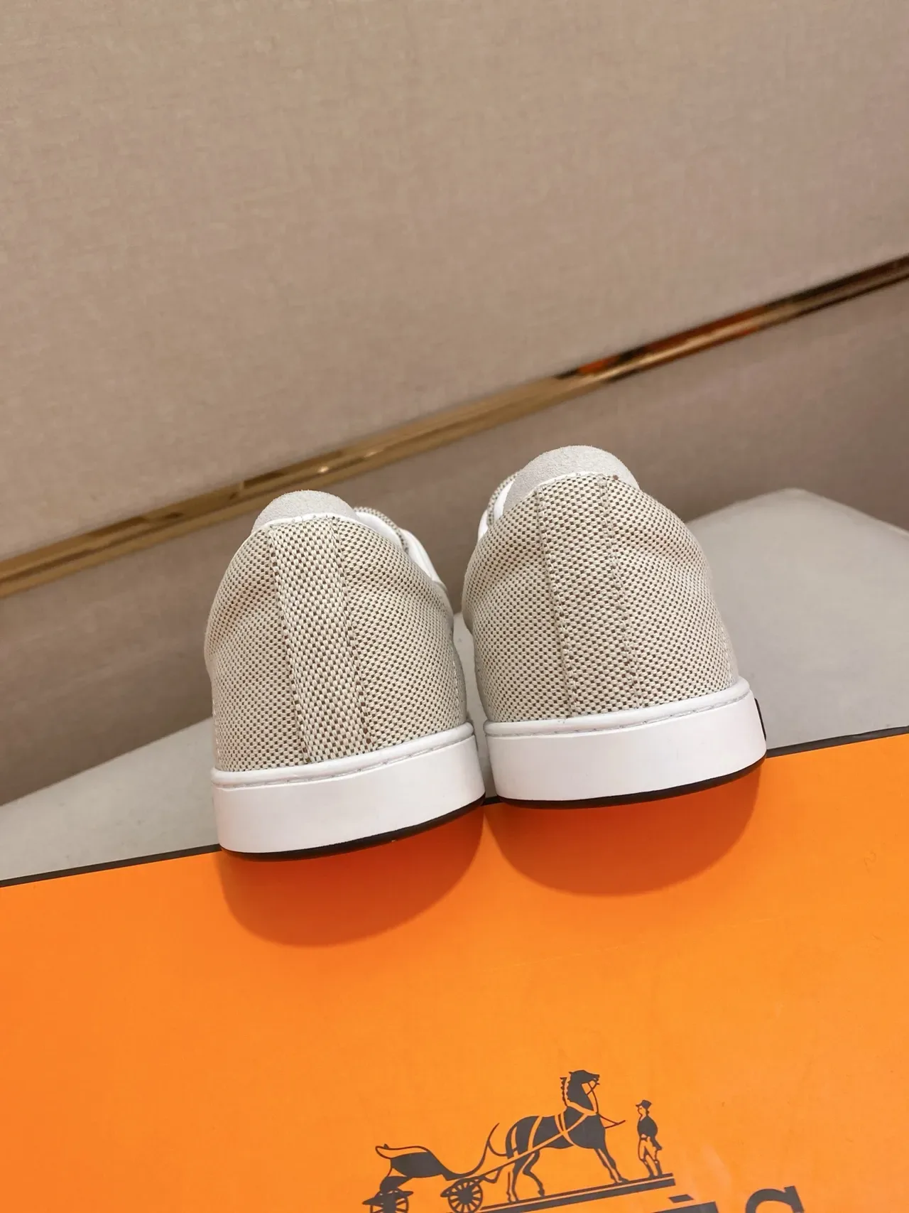 Hermès Zapatillas Bajas de Malla Beige y Cuero Blanco 3