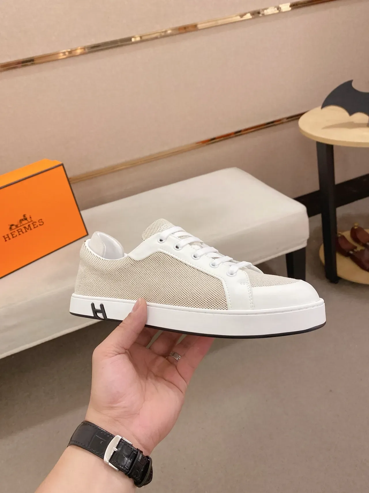 Hermès Zapatillas Bajas de Malla Beige y Cuero Blanco 4