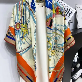 Hermès ভূরা কমলা ডাবল-ফেসড টুইল গ্রাফিক ইকুইস্ট্রিয়ান মোটিফ সিল্ক স্কার্ফ