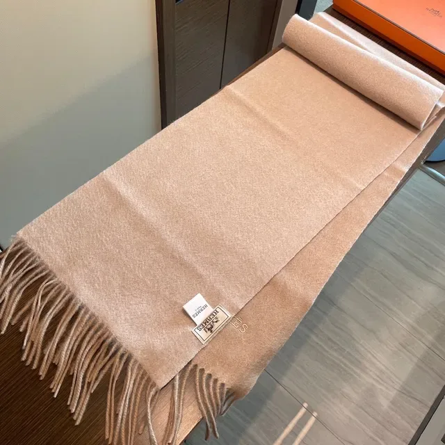 Hermès Beige Écharpe Cachemire Texture Douce Bords Effilochés 8