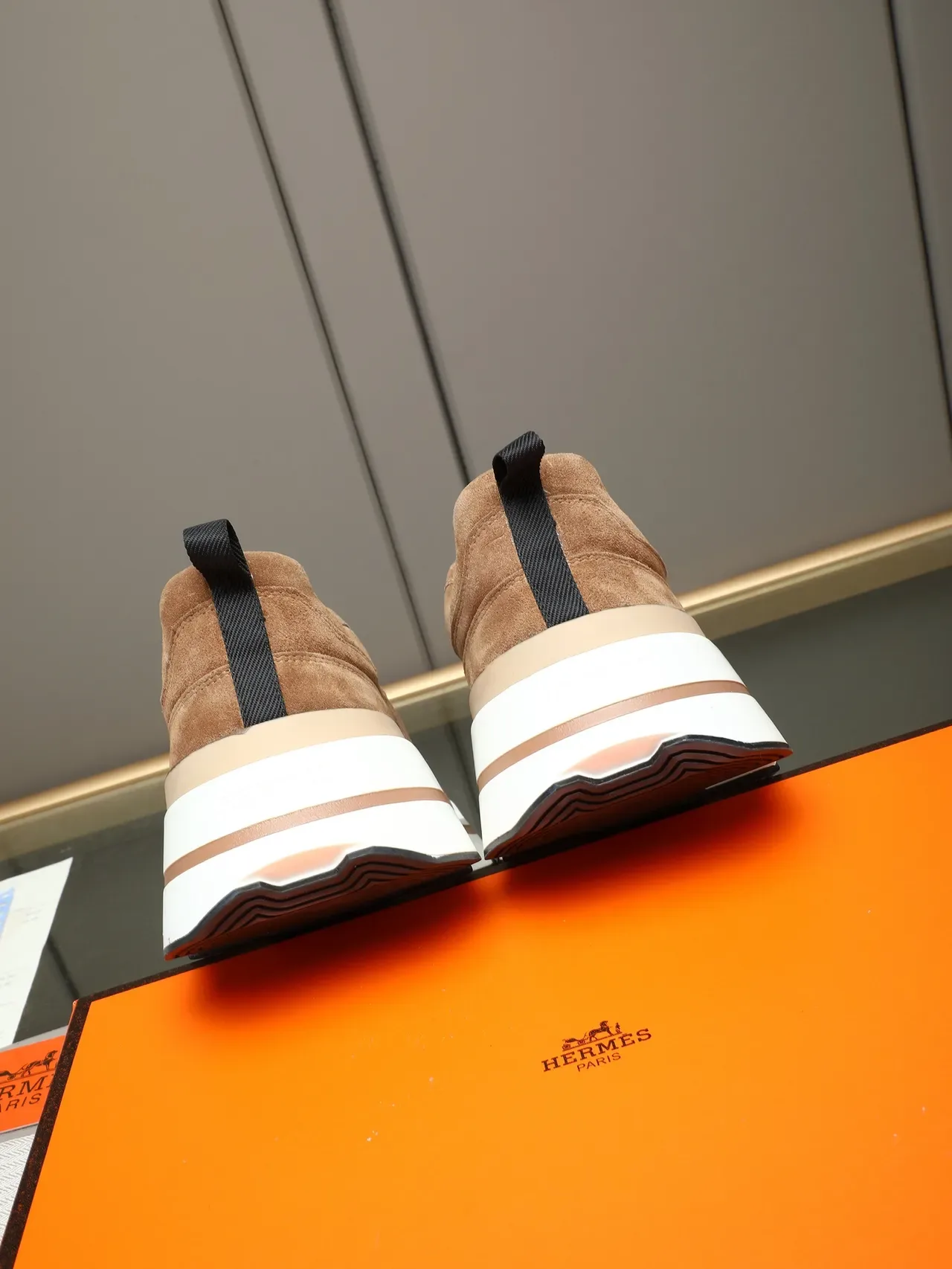 Hermès Marrom Bege Couro de Veludo Upper Layered Sola Chunky Tênis 3