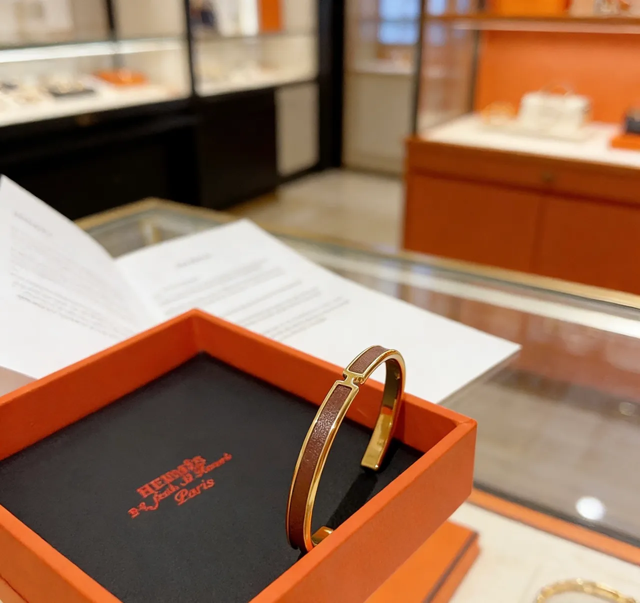 Hermès Clic H Cuir Brun et Doré Bracelet Manchette Ouvert 2