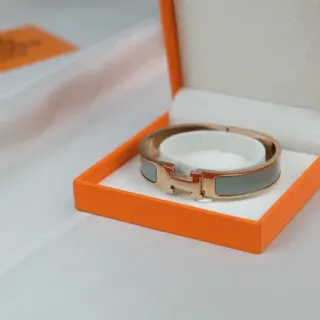 Hermès Clic H সোনা ধূসর কঠিন ব্যাঙ্গেল বন্ধ হাতের চুড়ি