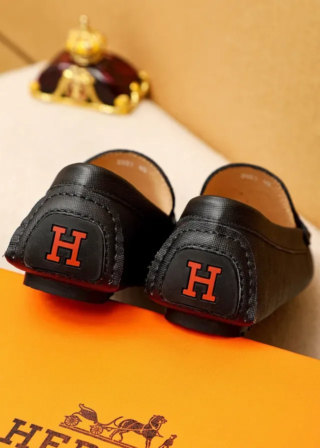 Mocassim Hermès Constance Preto e Vermelho Couro Texturizado Medalhão H-Logo 4