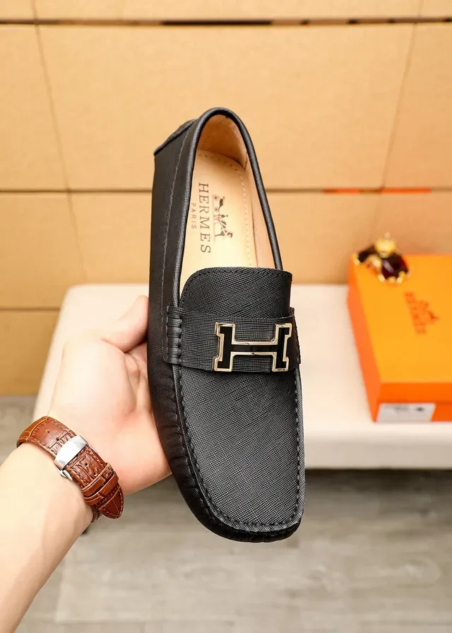 Mocassim Hermès Constance Preto e Vermelho Couro Texturizado Medalhão H-Logo 7